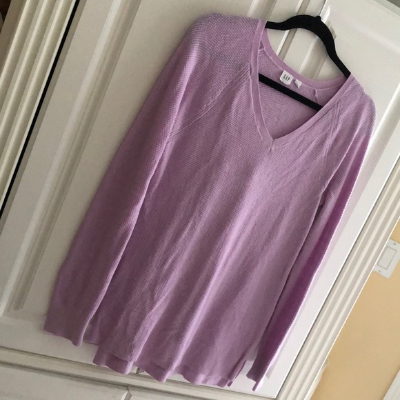 💜Gap V-Neck Peri Sweater Cotton blend textured knit with split side hems. - Picture 1 of 7
